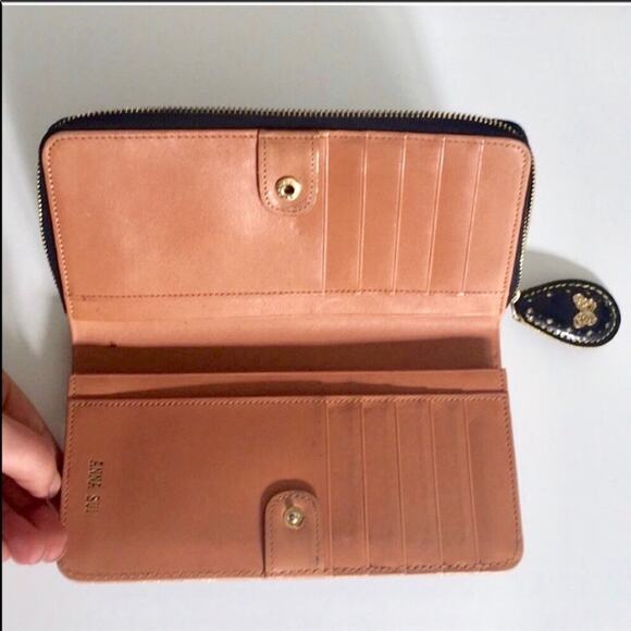 ANNA SUI Black Patent Leather Emblem Snap Interior Brown Tan Zip Wallet Clutch - Picture 6 of 8